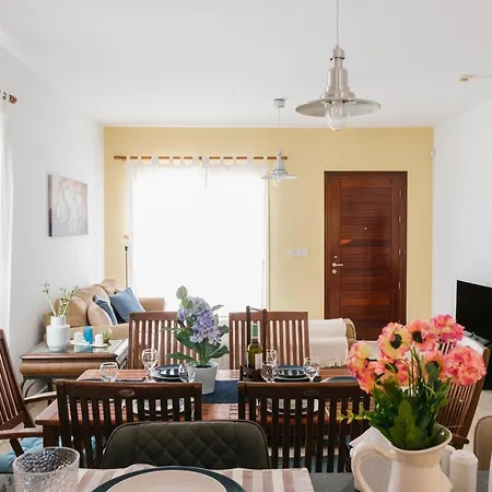 アパート Aphrodite Gardens No.9 Luxury Apt